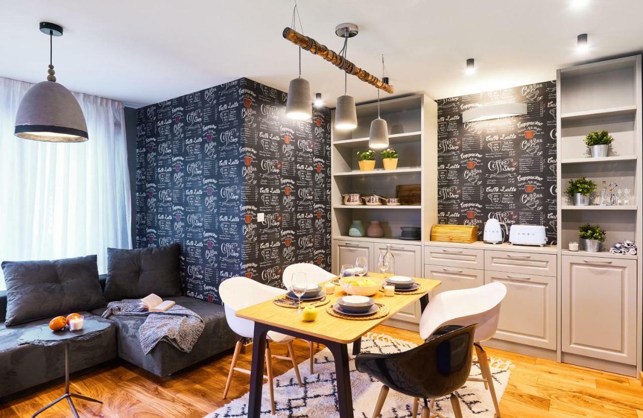 Stylish And High-end Designer In Center Daire
